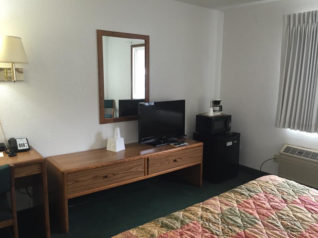 Americas Value Hotel