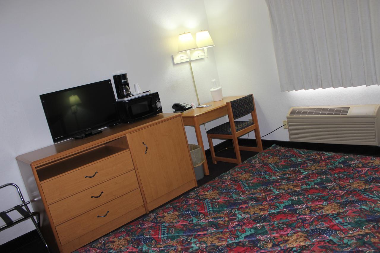 Hotel Americas Value Grand Forks