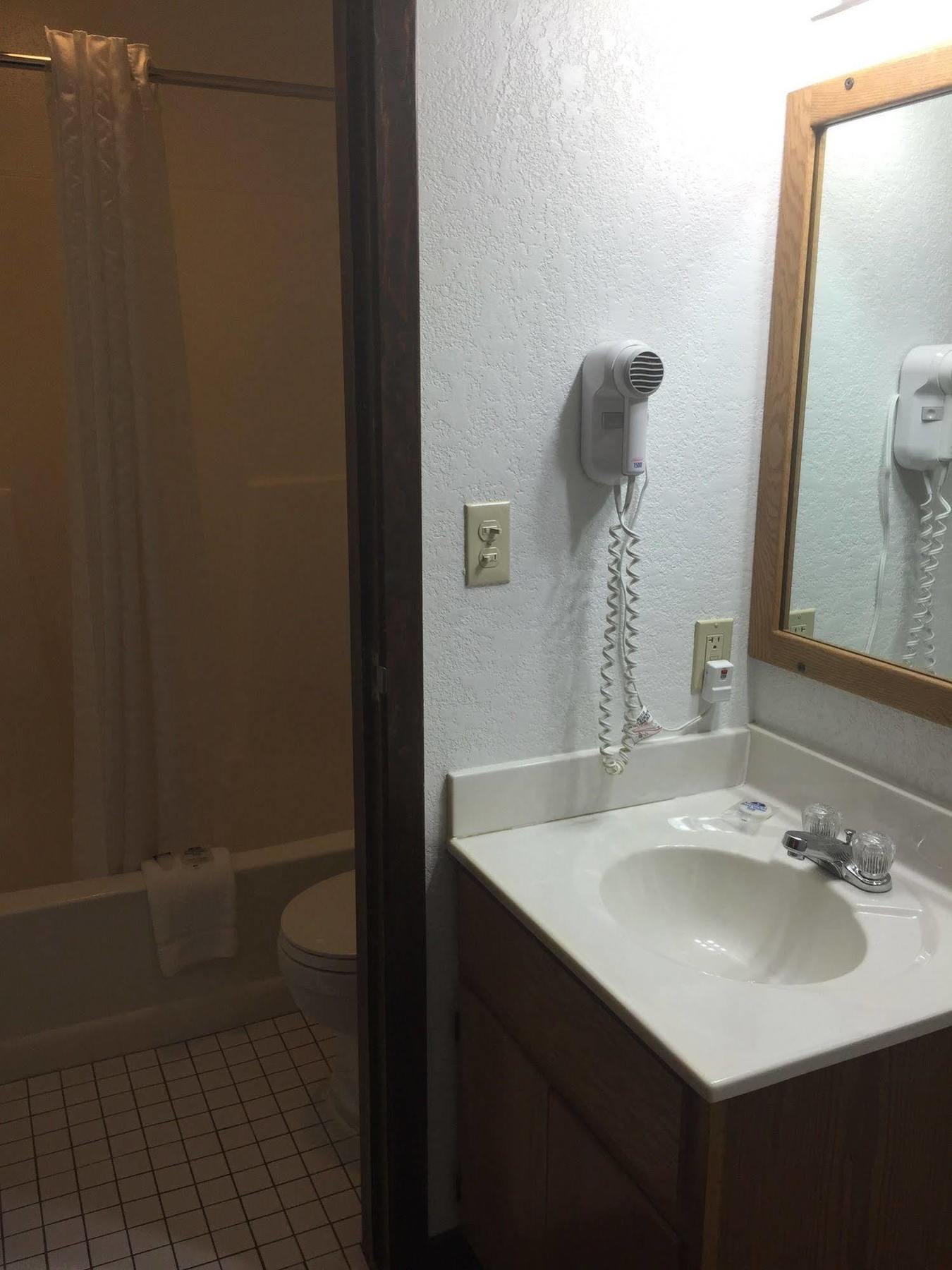 Hotel Americas Value Grand Forks
