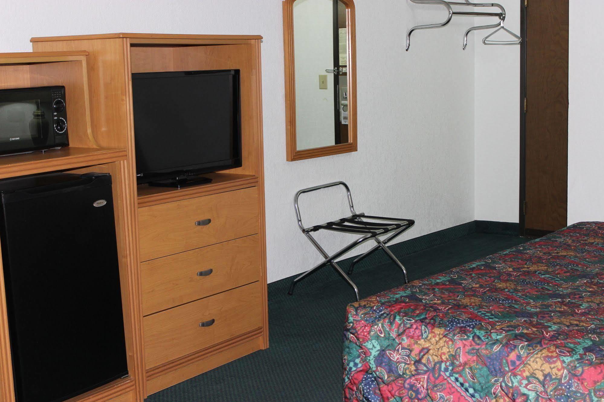 Hotel Americas Value Grand Forks